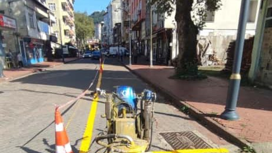 SÜRMENE’DE ÜCRETLİ OTOPARK SİSTEMİ HÂLÂ DEVREYE ALINAMADI