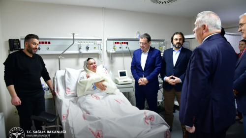 Kamu Hastaneleri Genel Müdürü Dr. Hakan Usta’dan Yeni Doğan Bebeklere Ziyaret